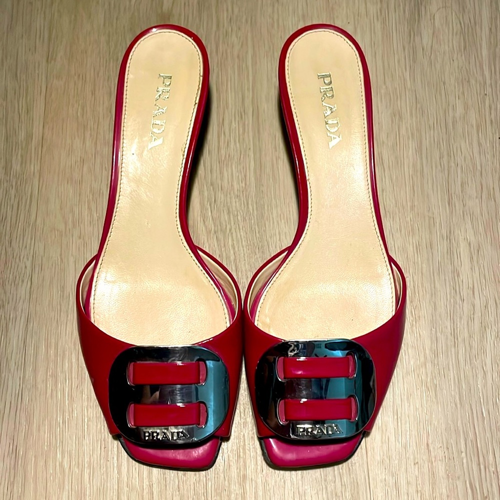 Authentic Prada Made in Italy 37 1/2 Beautiful and very Classy Slip Ons